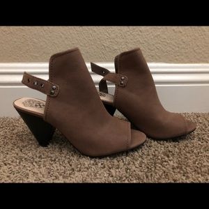 Vince Camuto Emmit In Tan